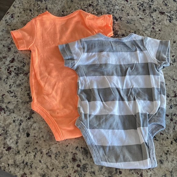 Set of onesies - Picture 5 of 6